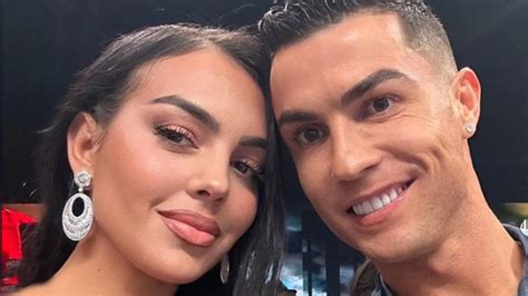 Cristiano Ronaldos girlfriend Georgina Rodríguez wears busty。